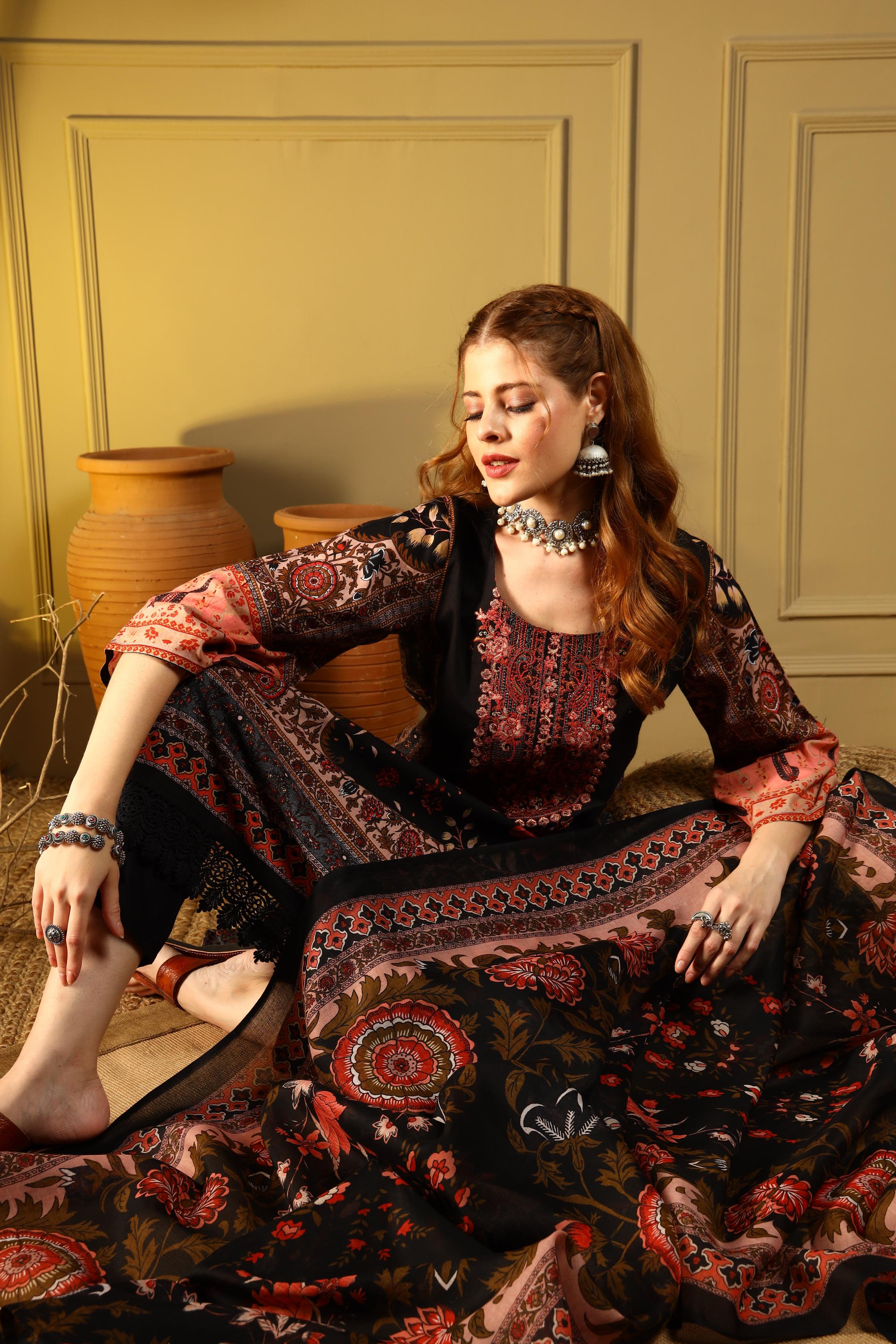 Noir Garden Black Floral Printed Kurta Set